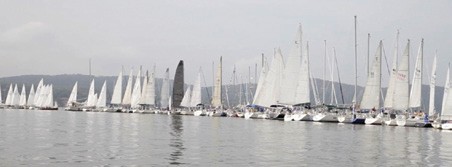 Despite a Lack of Wind, Nyack Boat Club Sets Bart’s Bash Records