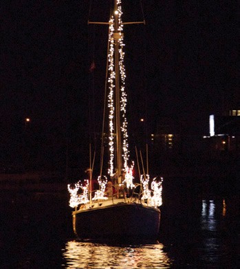 Get Lit for the Holiday Boat Parades!